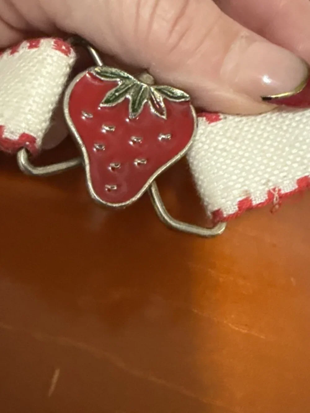 1980 Vintage strawberry Women’s Belt Approximately 31 Inches. Super Cute